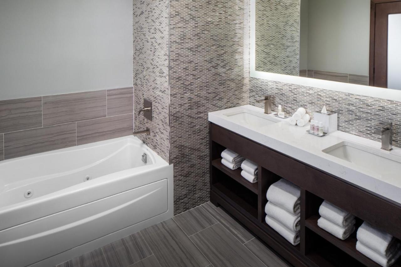 Hotel Indigo Flushing - Laguardia New York Exterior photo